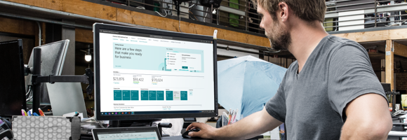 Business Central Mann Ved Skjerm